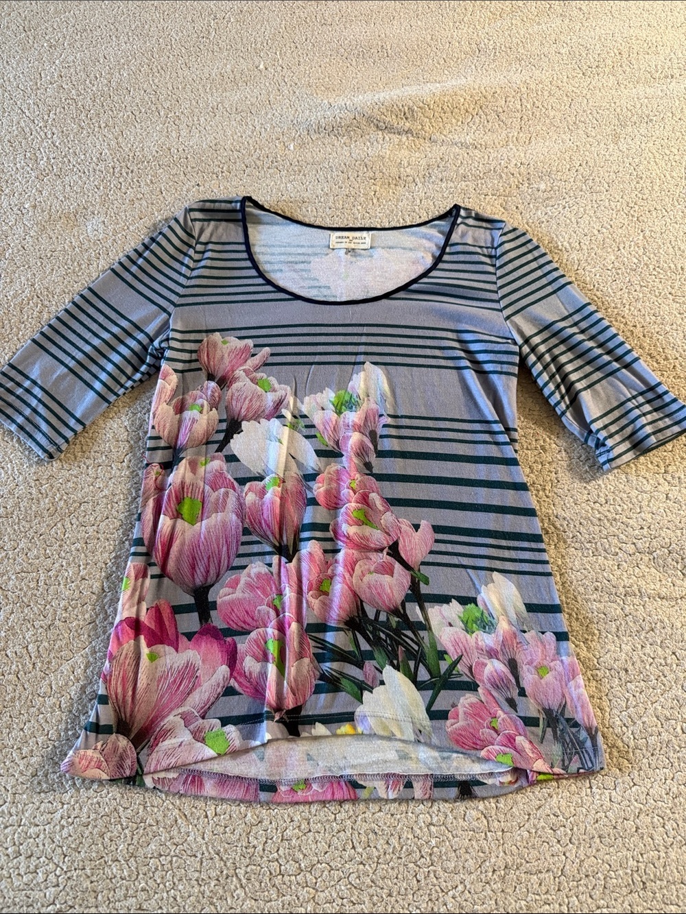 Dream Daily by Anthropologie Floral Striped Scoop Neck Tee in Gray and Pink